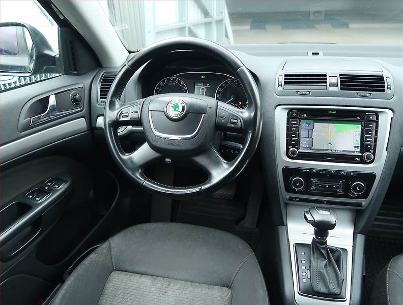 Škoda Octavia (2011) Elegance 1.6 TDI, Automat - fotka 7 z 17