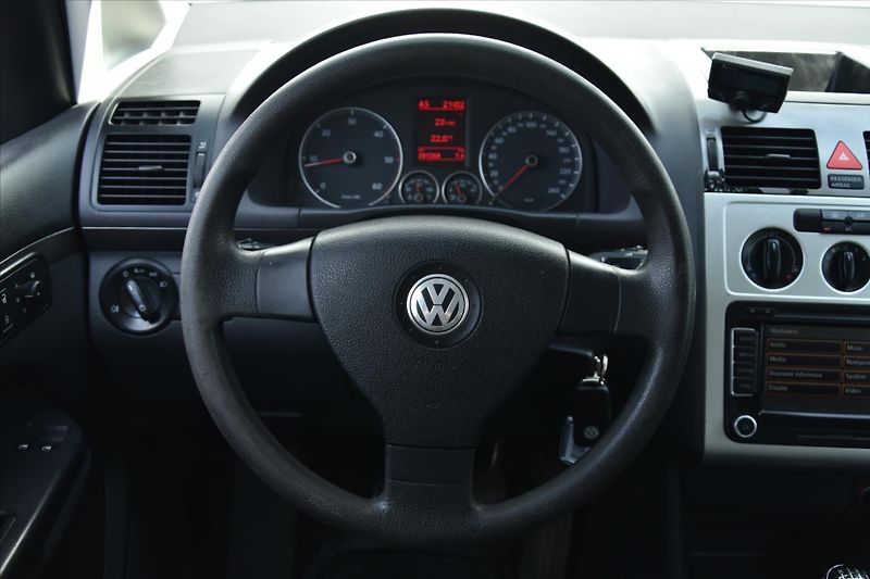 Volkswagen Touran 1.9TDI 77kW COMFORTLINE ČR - fotka 13 z 21