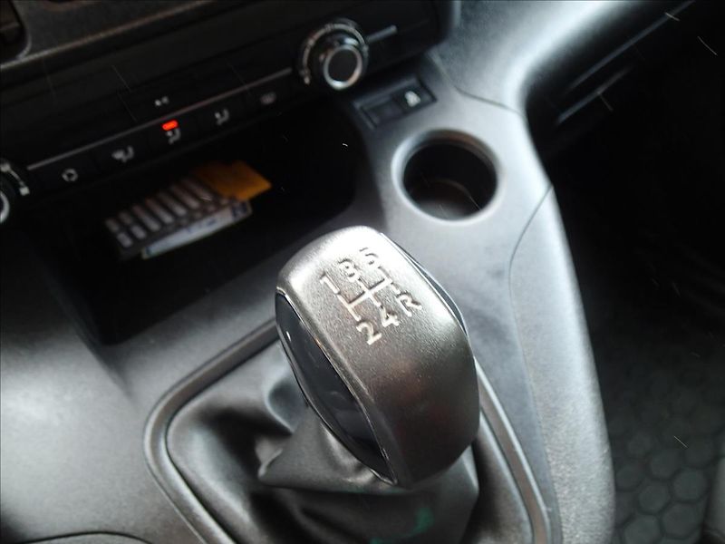 Peugeot Rifter 1,5 HDi, Active, ČR 2. Maj - fotka 16 z 35
