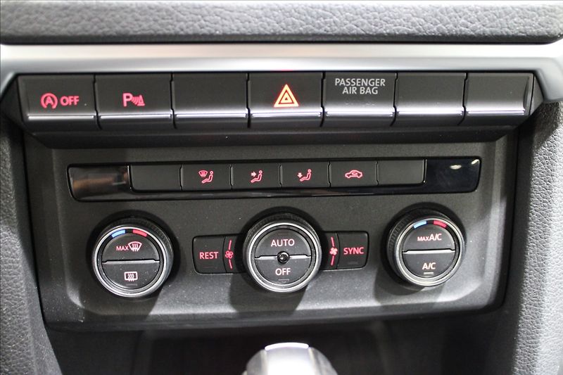 Volkswagen Amarok 3,0 TDI V6 4x4 CZ 1.majitel - fotka 27 z 33