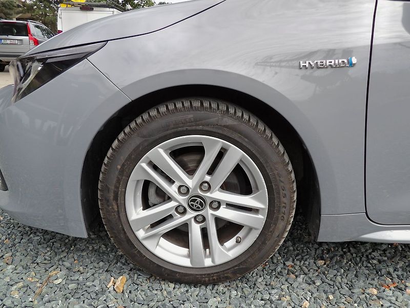 Toyota Corolla 1.8Hybrid Business Navi Kamera - fotka 26 z 28