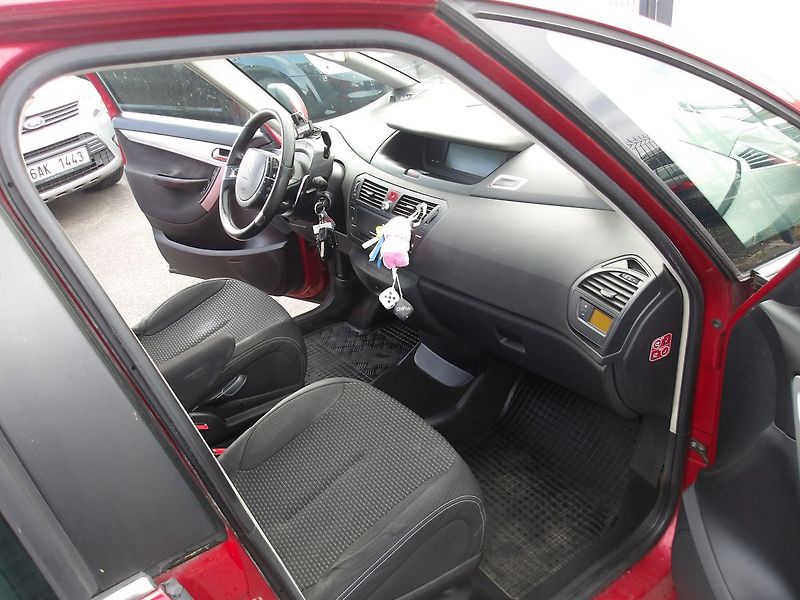Citroën C4 Picasso 1,6HDi AUTOMAT ! 1.MAJITEL !!! - fotka 14 z 25