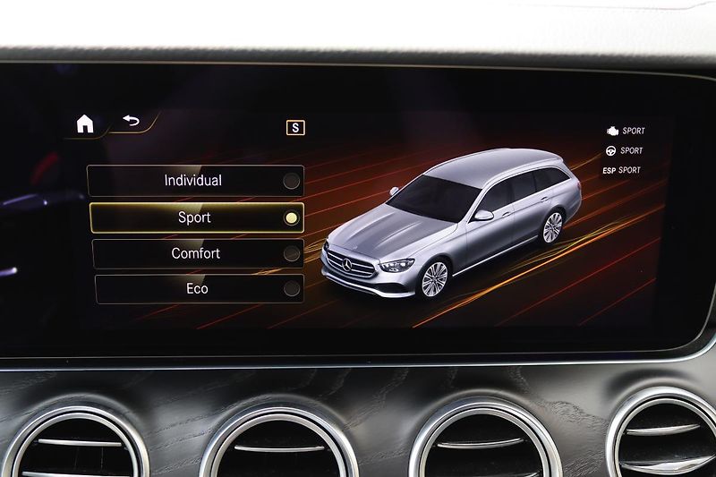 Mercedes-Benz Třídy E E 300D 4MATIC KOMBI AMG 195kW - fotka 31 z 50