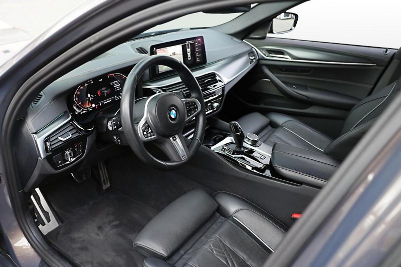 BMW Řada 5 540d xDrive - fotka 7 z 14