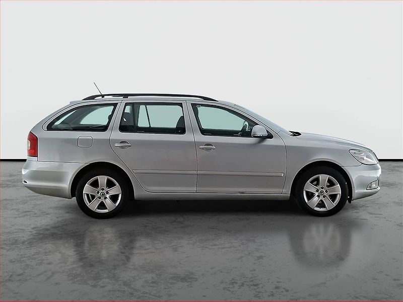Škoda Octavia (2011) 1.6 TDI, Tempomat - fotka 6 z 16