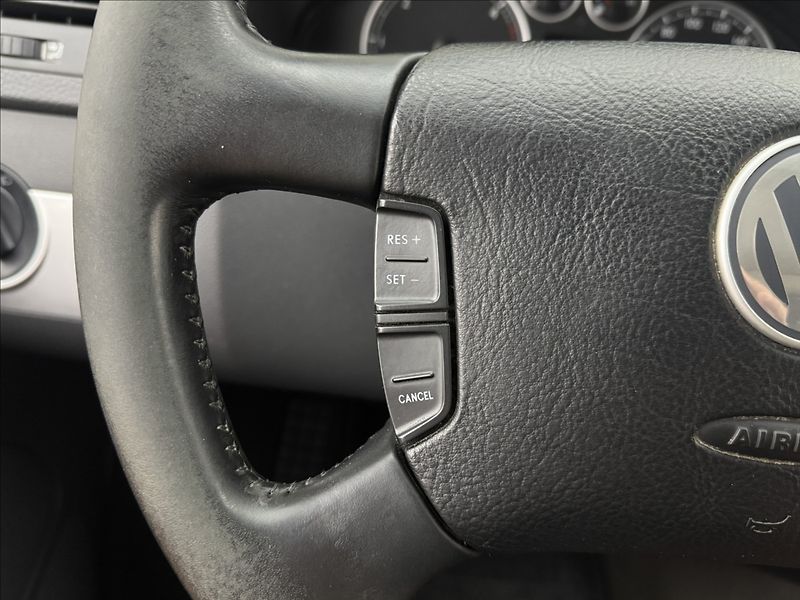 Volkswagen Multivan 2,5 4X4 DPH NZTOP EL.DVEŘE TZ - fotka 9 z 37
