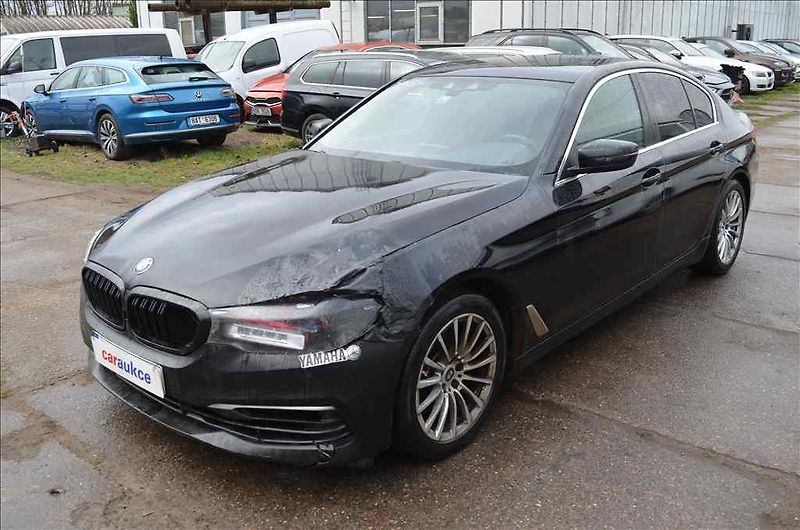 BMW Řada 5 (2017) 520D - fotka 1 z 20