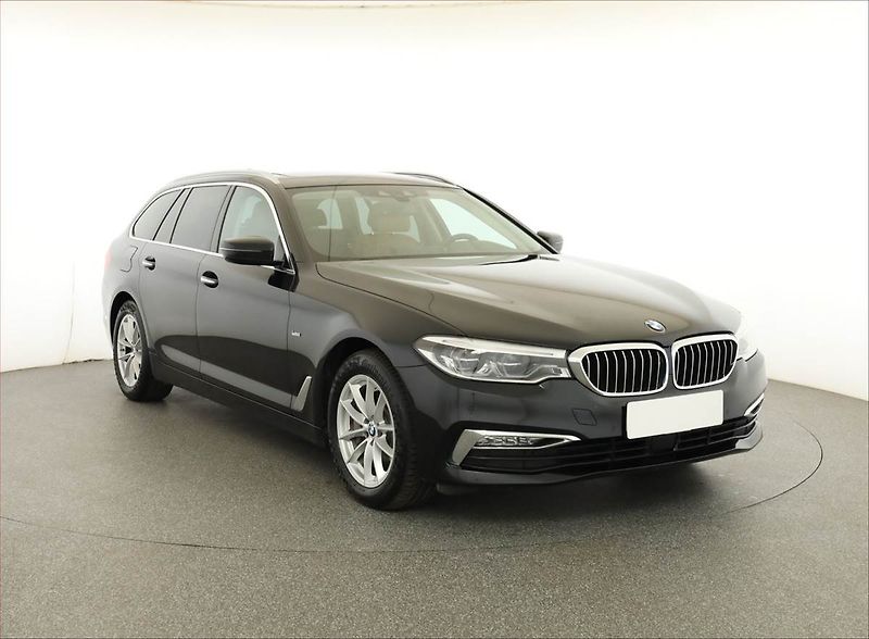 BMW Řada 5 (2018) Luxury Line 530d xDrive - fotografie inzerátu