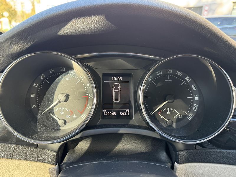 Škoda Superb 2.0TDI 4x4 125kW - fotka 14 z 22