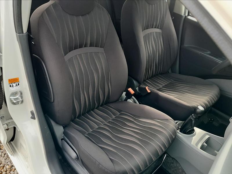 Nissan Pixo 1,0i 50kW - fotka 29 z 41