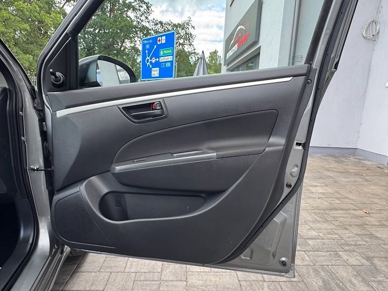Suzuki Swift (2011) 1.2i - fotka 14 z 28