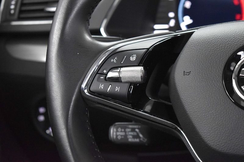 Škoda Superb 2.0 TDI REZERVACE - fotka 17 z 43