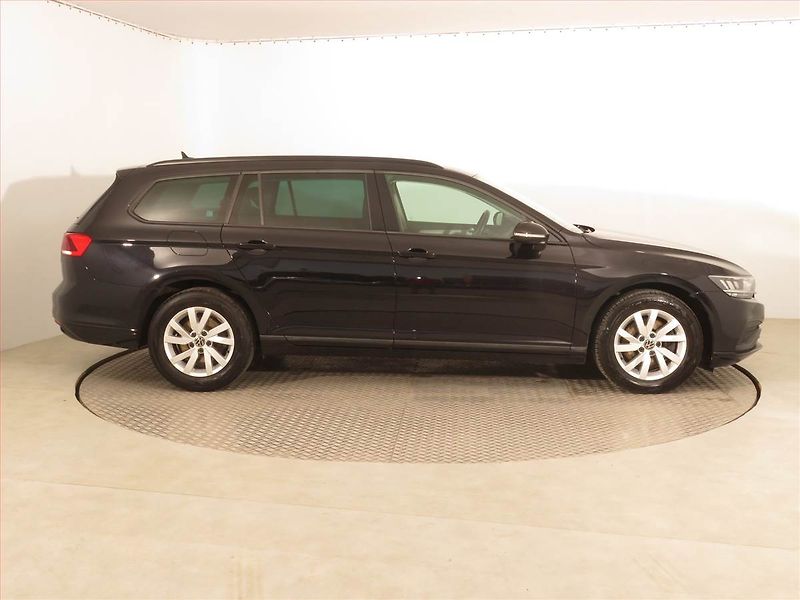 Volkswagen Passat (2020) Comfortline 2.0 TDI, Automat - fotka 6 z 17