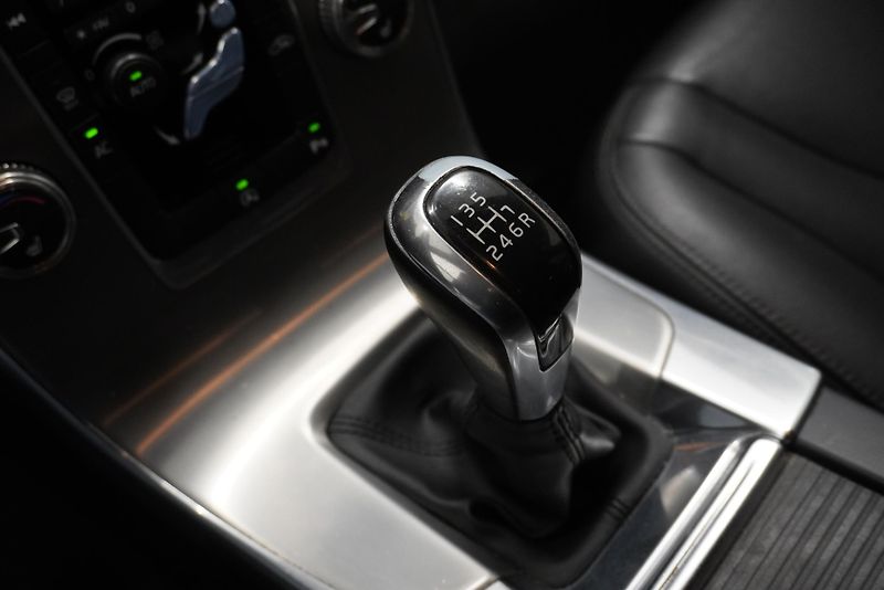 Volvo V60 (2016)  D4 MOMENTUM - fotka 19 z 24