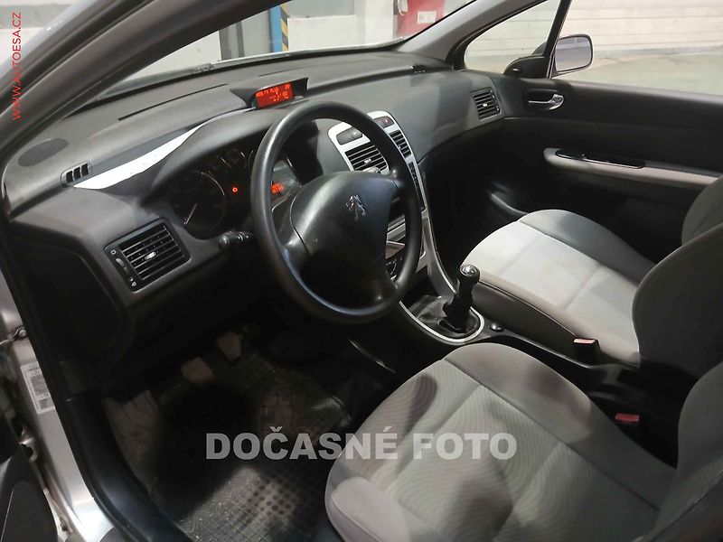 Peugeot 307 (2006) 1.6 HDI, AC, tažné - fotka 3 z 3