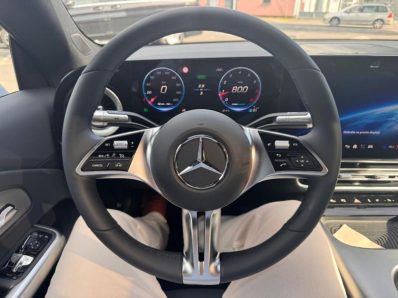 Mercedes-Benz CLA (2026) 200 4MATIC - fotka 13 z 24