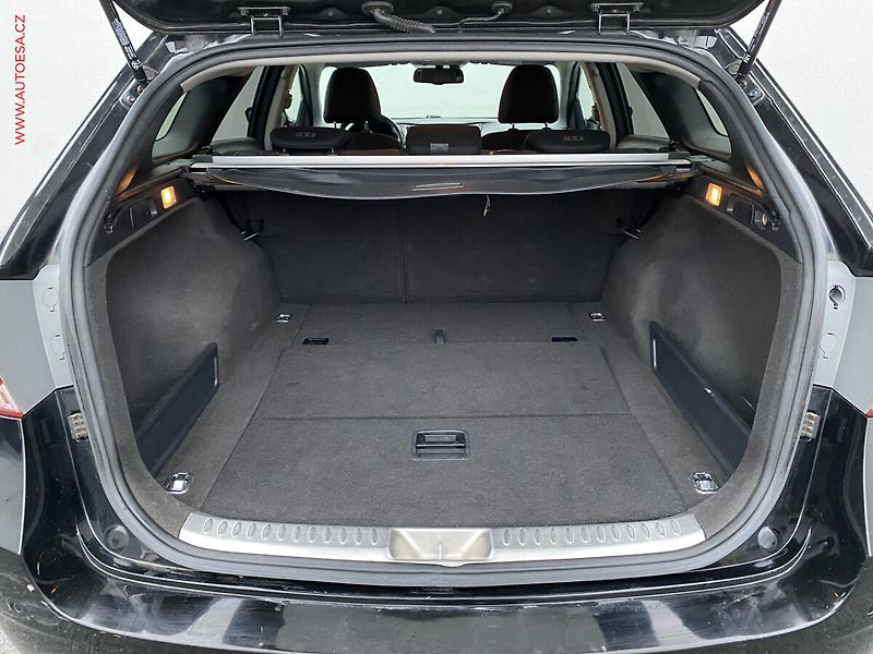 Hyundai i40 (2017) 1.7 CRDi, ČR, AC, park.čidla - fotka 7 z 19