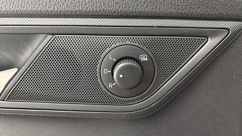 Škoda Fabia 1.0 TSI Black Combi - fotka 22 z 24
