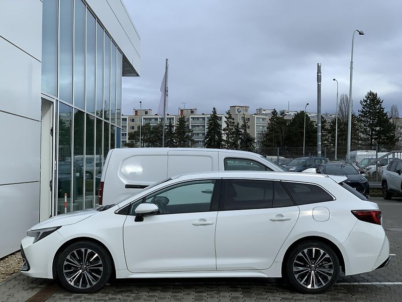 Toyota Corolla TS STYLE 1.8 HEV 103kW e-CVT - fotka 4 z 18
