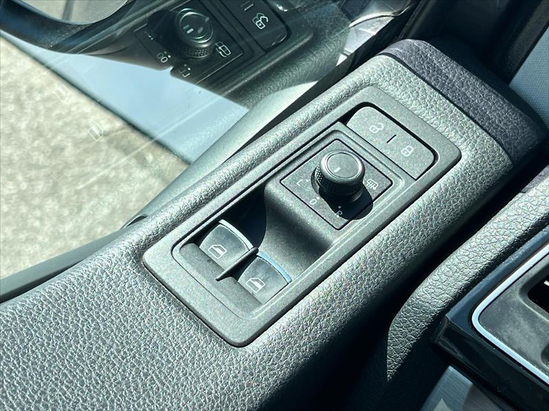 Volkswagen Multivan 2,0 TDi 7DSG 4Motion EDITION - fotka 20 z 29