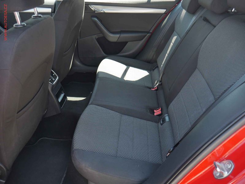 Škoda Octavia (2014) 1.6TDi, Ambition Fresh - fotka 10 z 19