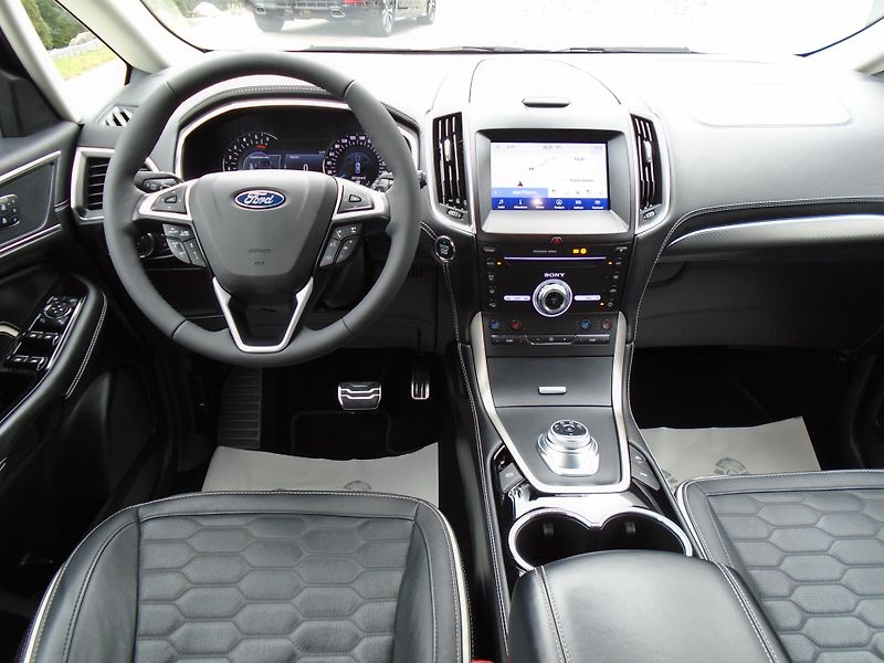 Ford S-MAX 2,0EcxoBlue 140kW 8A Vignale - fotka 16 z 46