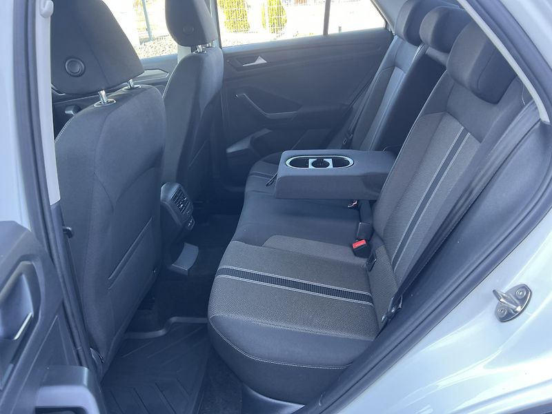 Volkswagen T-Roc (2022) 1.0TSI 81kW NAVI  - fotka 9 z 20