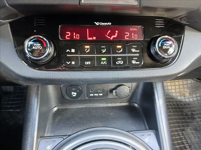 Kia Sportage 2,0 CRDI 4x4 1 majitel, tažné - fotka 17 z 21