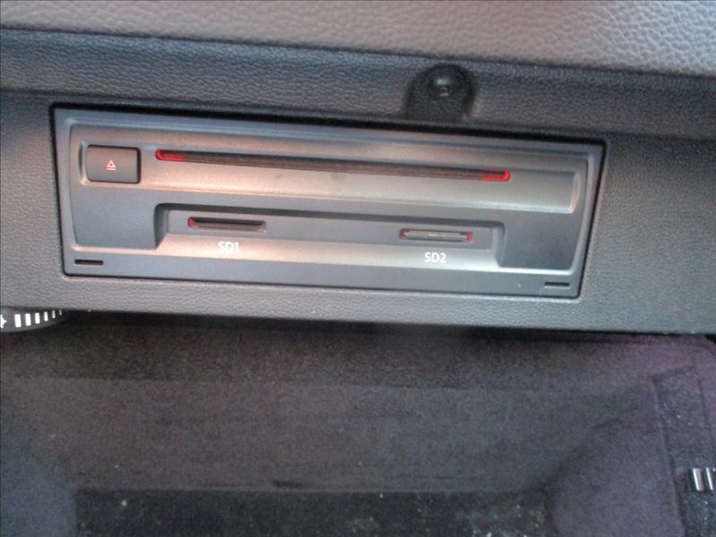 Volkswagen Passat 2,0 TDI 140kW BMT 4MOT DSG Hig - fotka 29 z 42