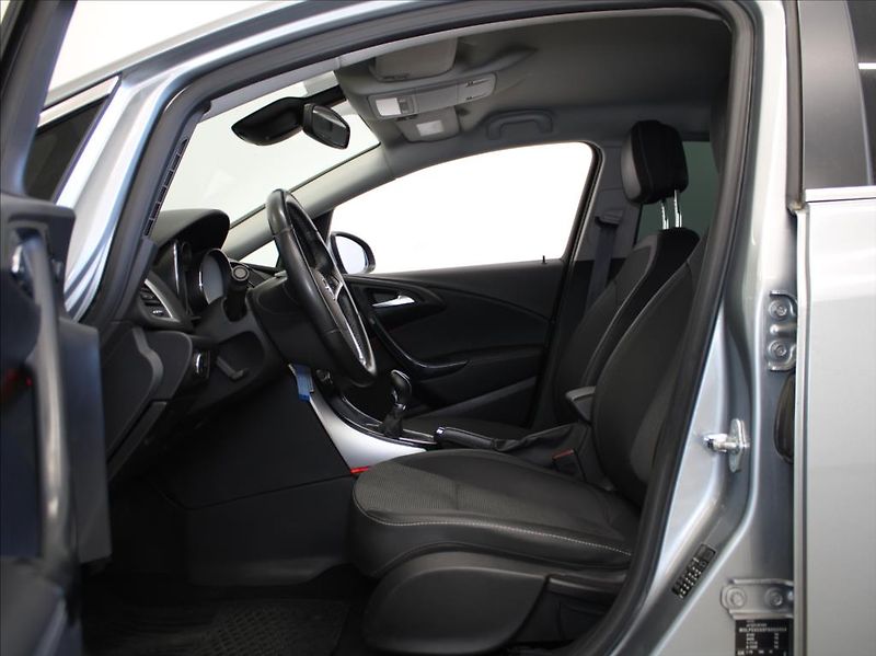 Opel Astra 1,6 CDTi 81kW Cosmo Výprodej - fotka 6 z 19