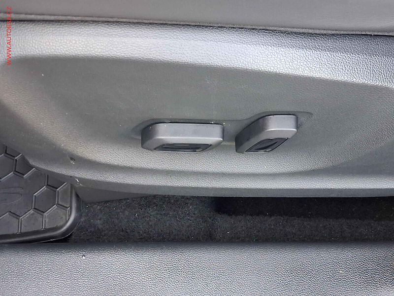 MG ZS (2023) 1.0 TGi, Luxury, LED, panor - fotka 12 z 18