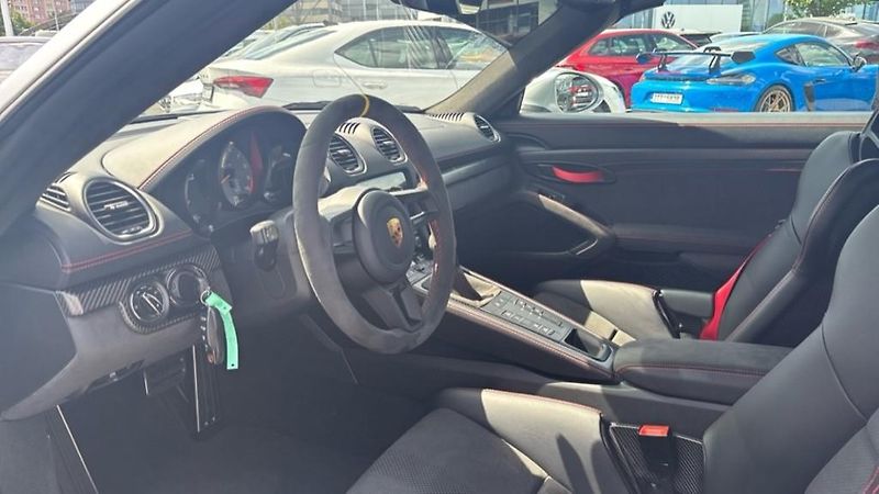 Porsche Boxster 718 GT4 Spyder RS - fotka 28 z 30