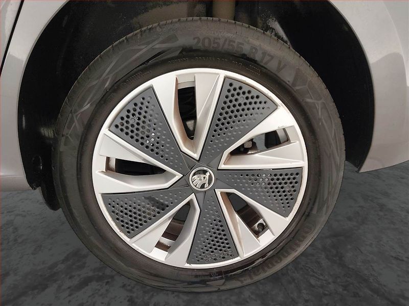 Škoda Kamiq (2024) Style 1.0 TSI - fotka 14 z 21