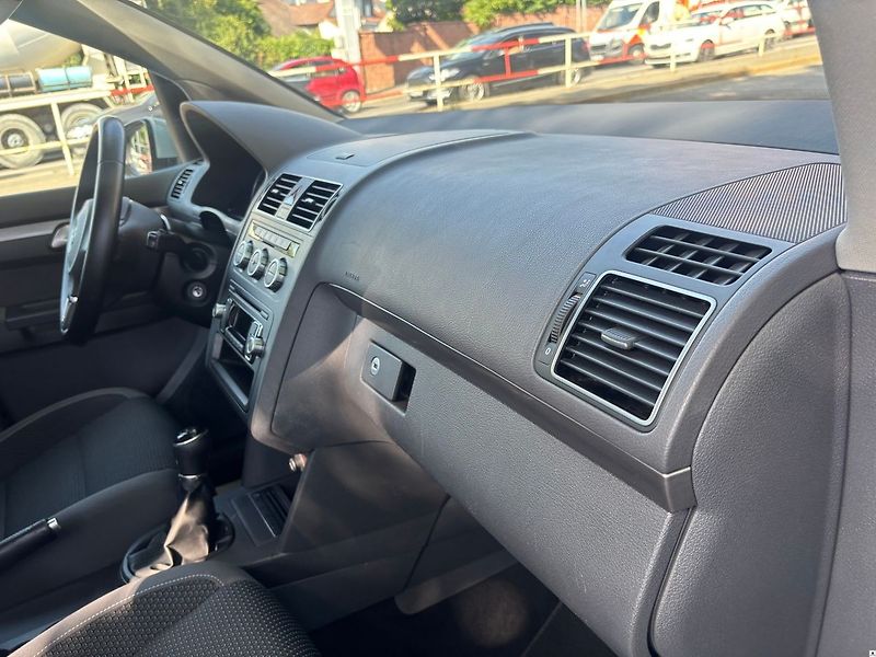 Volkswagen Touran 1.4TSi/2013/7MÍST,MAN6,103kW-Z - fotka 42 z 55