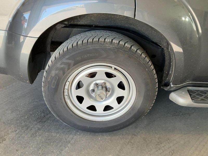 Nissan Pathfinder 2.5 dCi LE 140Kw manuál  - fotka 20 z 26