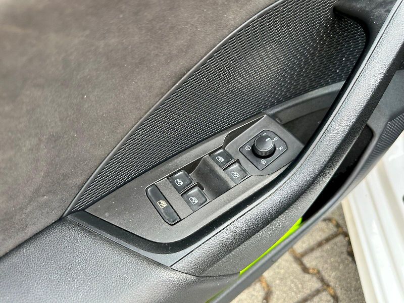 Škoda Octavia (2023) 2.0 TDI 147kW DSG 4x4 RS Combi - fotka 8 z 24