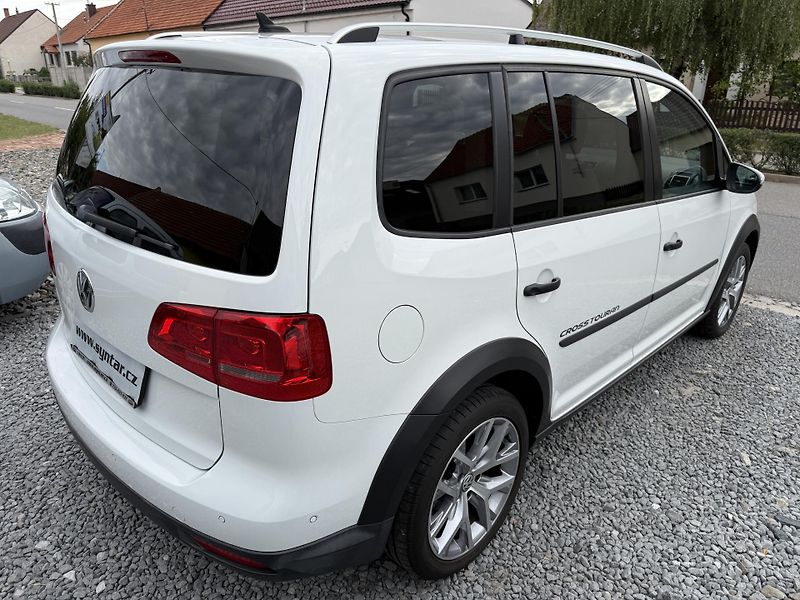 Volkswagen Touran CROSS 1.4 TSI 7 MIST ALU. - fotka 5 z 14