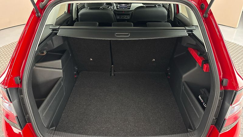 Škoda Fabia 1.0 TSI Ambition Combi - fotka 17 z 24