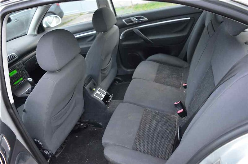 Škoda Superb (2007) 2,5 TDI - fotka 26 z 31