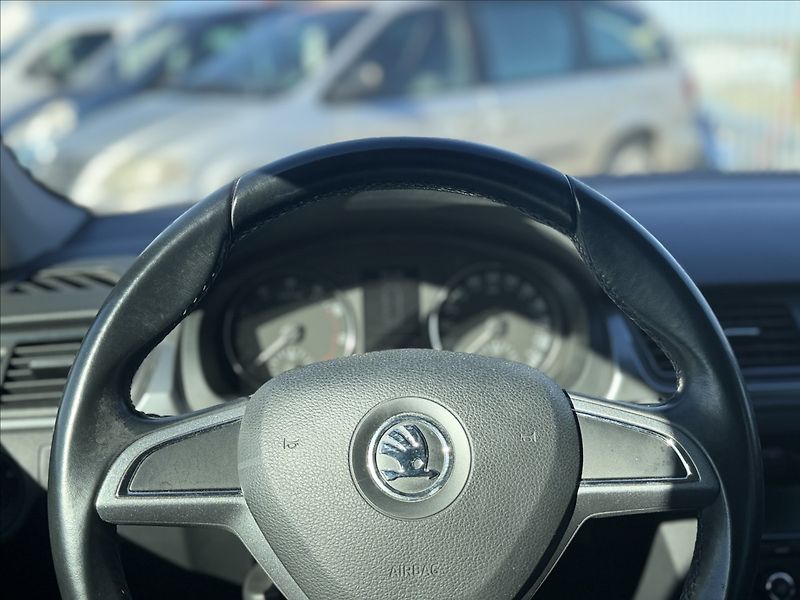 Škoda Rapid 1,2 TSI +SADA ZIMNÍCH KOL - fotka 11 z 26