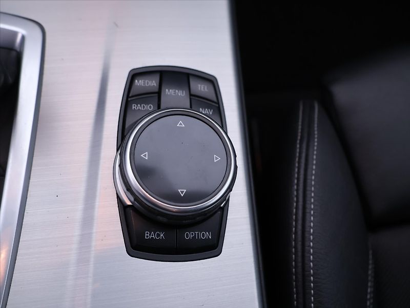 BMW X4 3,0 35d xDrive 230kW M-Packet - fotka 28 z 38