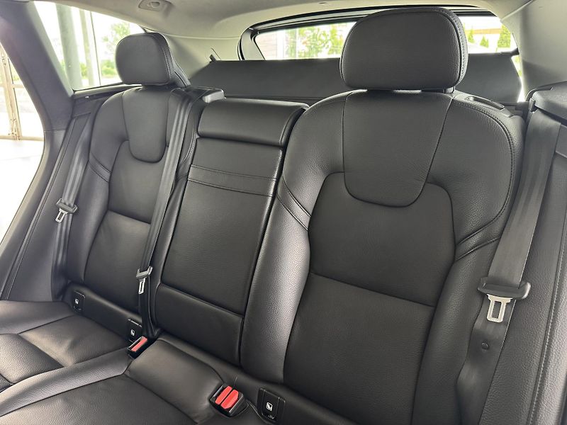 Volvo XC60 T8 AWD*Recharge*REZERVACE! - fotka 14 z 36