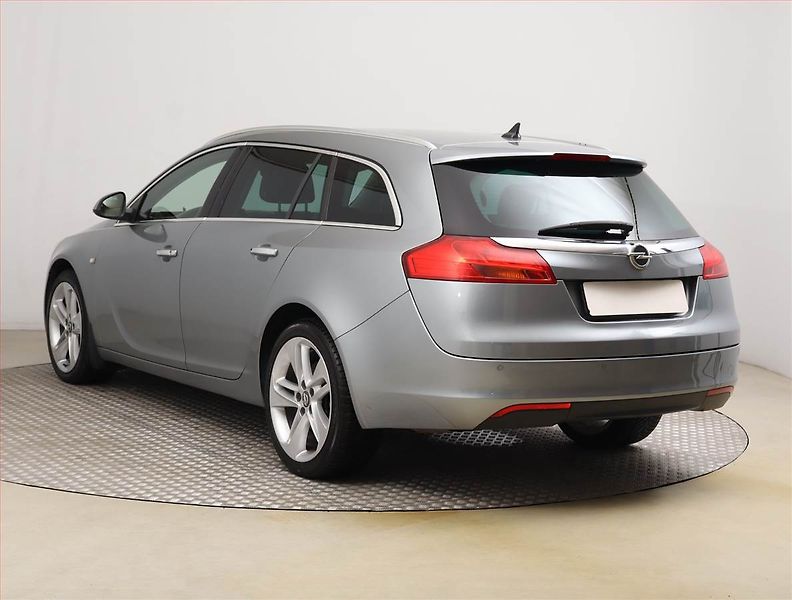Opel Insignia (2011) 2.0 CDTI, 4X4, Xenony - fotka 4 z 19