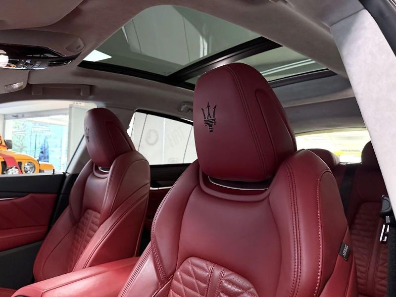 Maserati Levante (2022) 2.0 T Hybrid Q4 (4x4) 330k AT8 - fotka 22 z 27