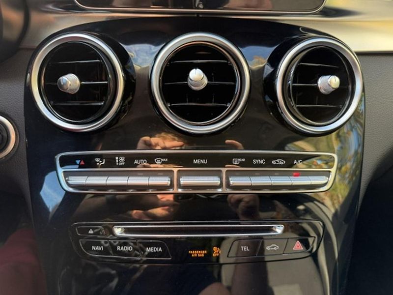 Mercedes-Benz Třídy C C 180, ČR,AMG PAKET, AUTOMAT - fotka 27 z 37