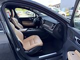 Volvo XC60 T5 AWD // MOMENTUM PRO  - náhled 17
