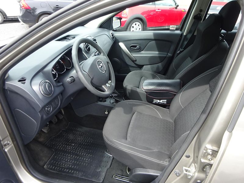 Dacia Sandero 1.2 55kW 2.MAJITEL ČR KLIMA - fotka 4 z 22