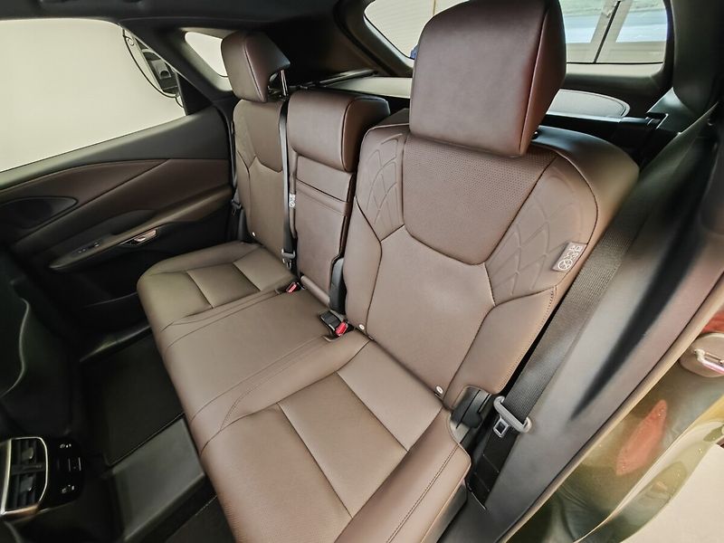 Lexus RX 450h+ Plug-in Hybrid EXECUTIVE - fotka 10 z 17