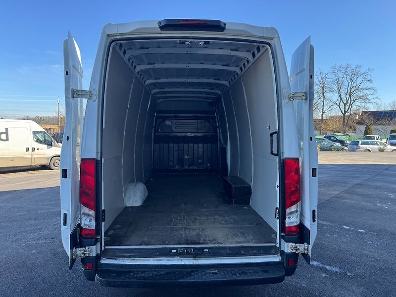 Iveco Daily (2022) 35S160 2.3 115 Kw - fotka 14 z 20