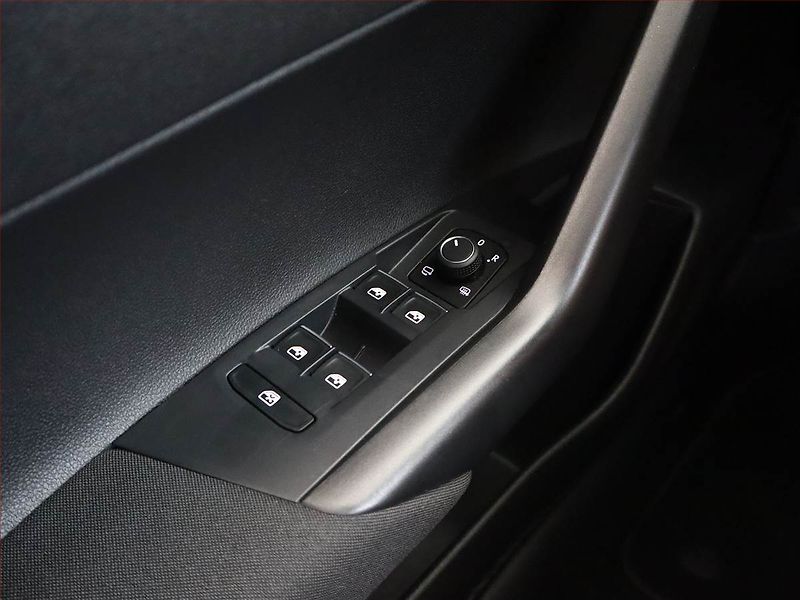 Volkswagen Taigo (2022) Style 1.5 TSI - fotka 17 z 18